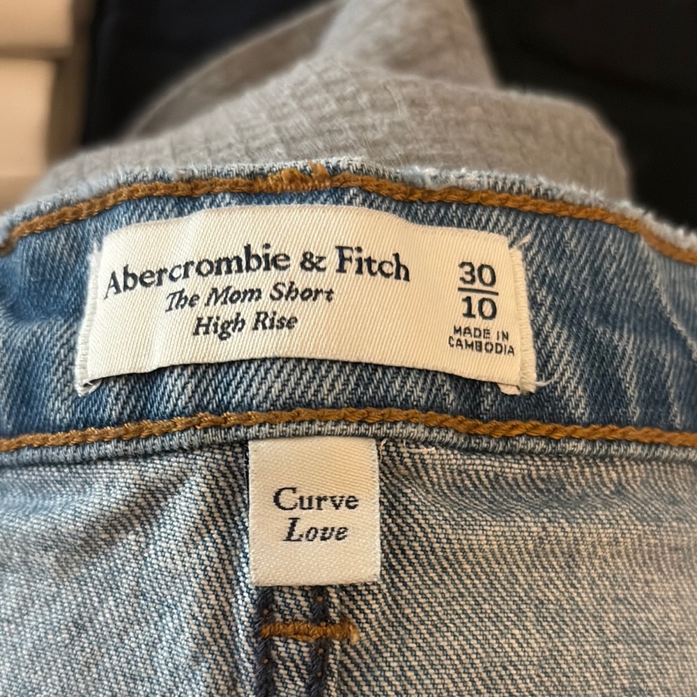 Abercrombie & Fitch Blue Curve Love Jean shorts The Mom Short 30/10